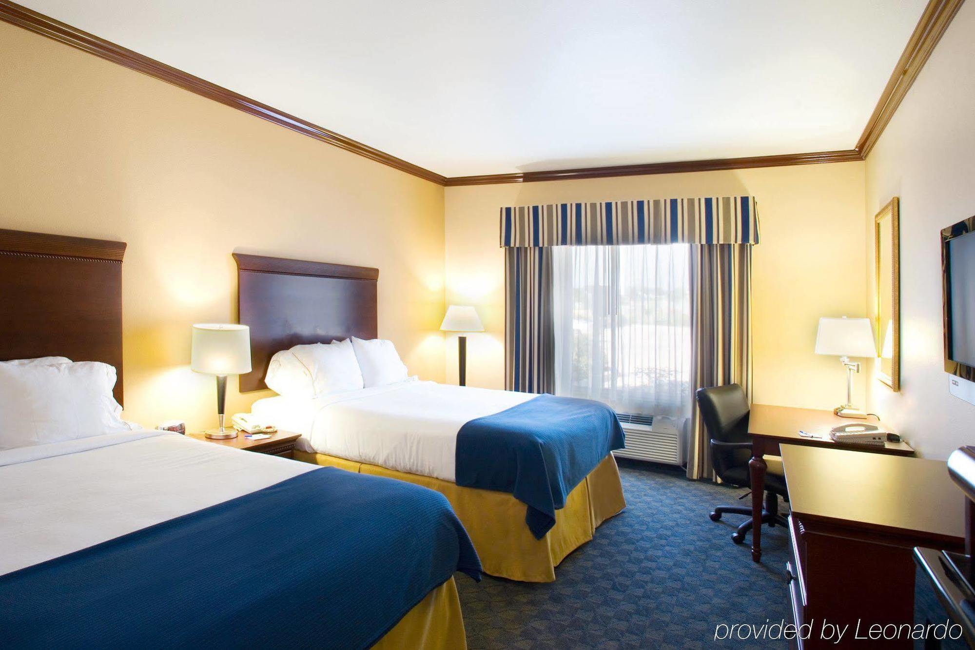 Holiday Inn Express Hotel And Suites Falfurrias Ngoại thất bức ảnh