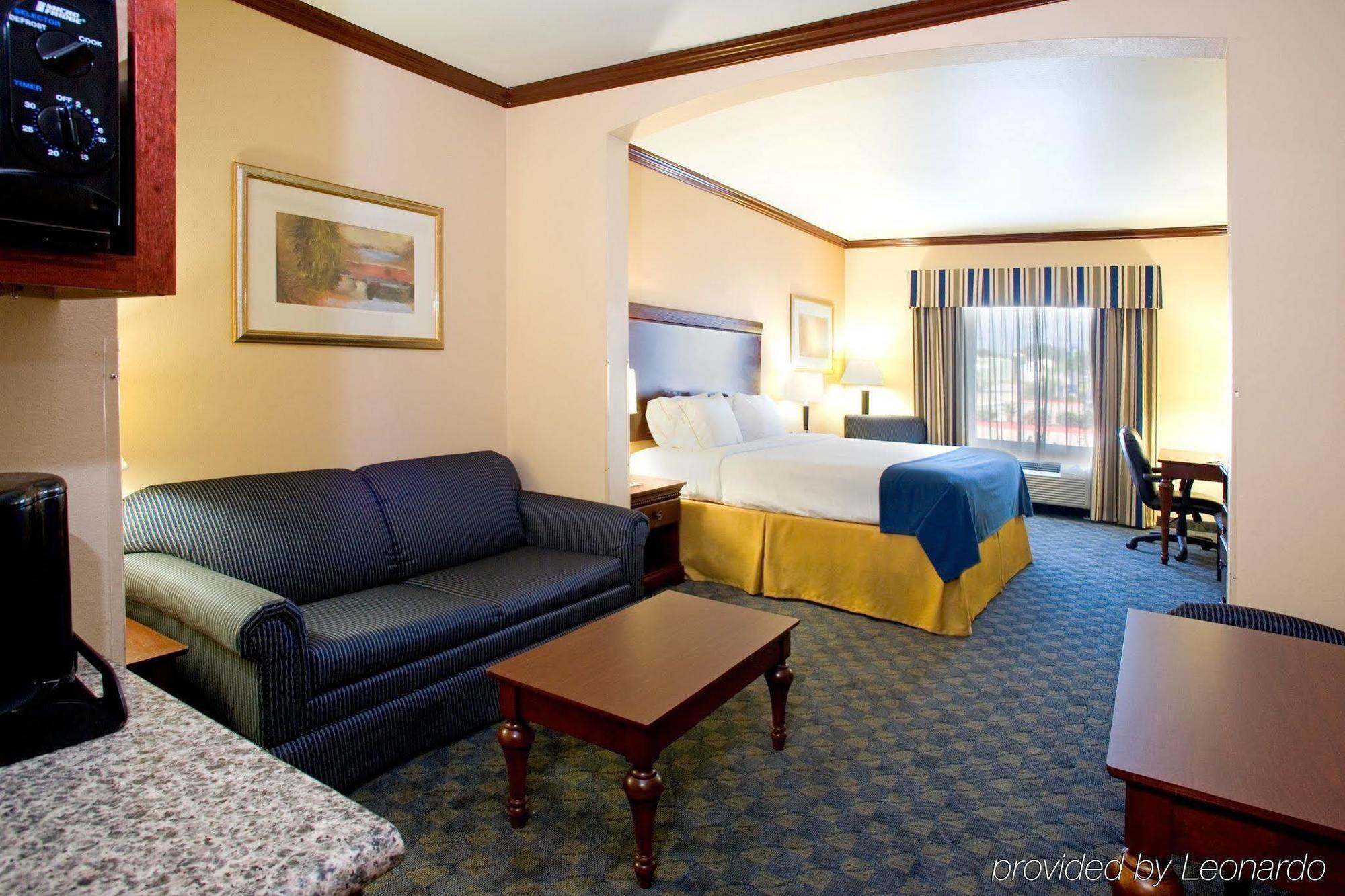 Holiday Inn Express Hotel And Suites Falfurrias Ngoại thất bức ảnh