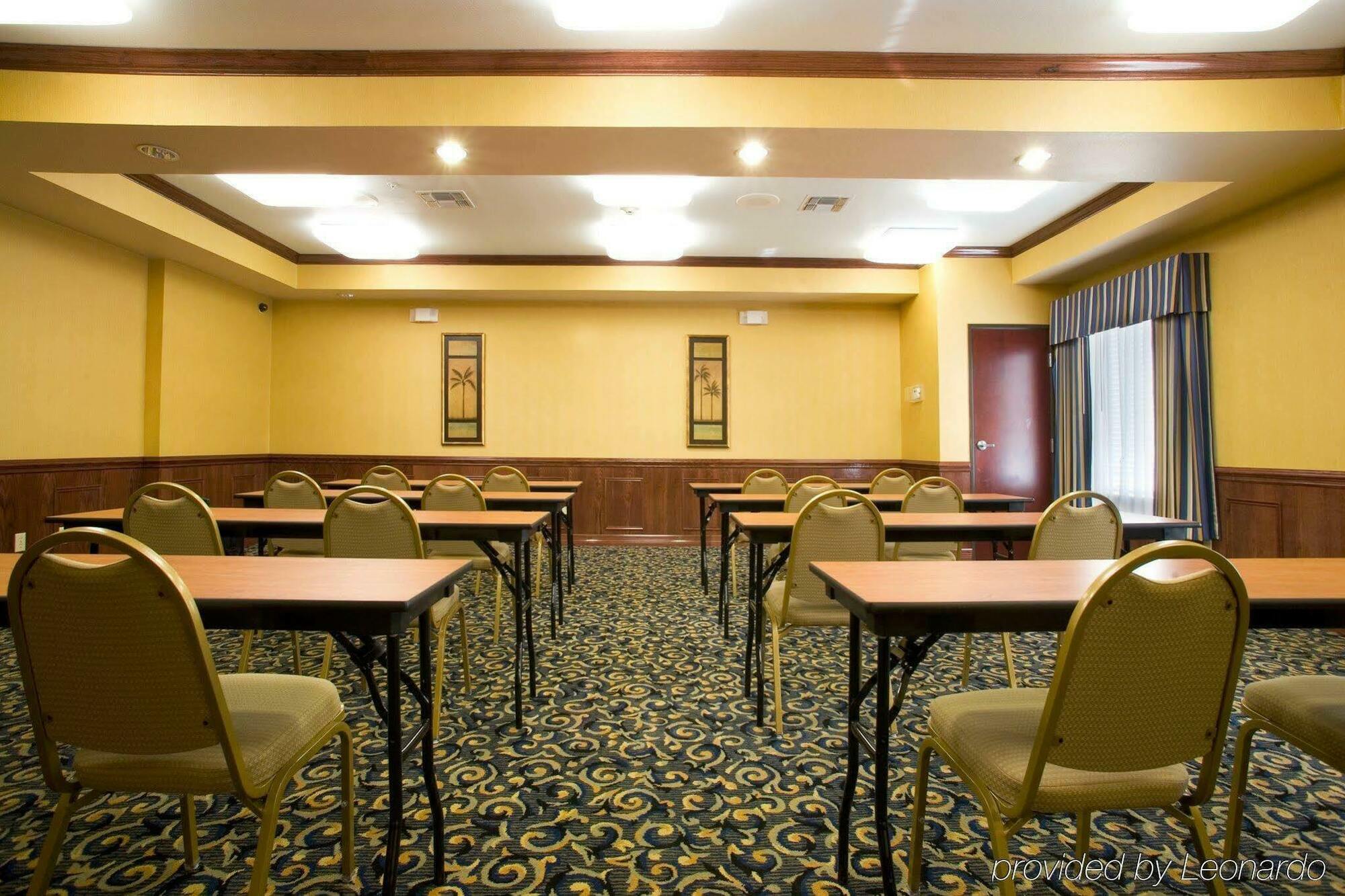 Holiday Inn Express Hotel And Suites Falfurrias Ngoại thất bức ảnh