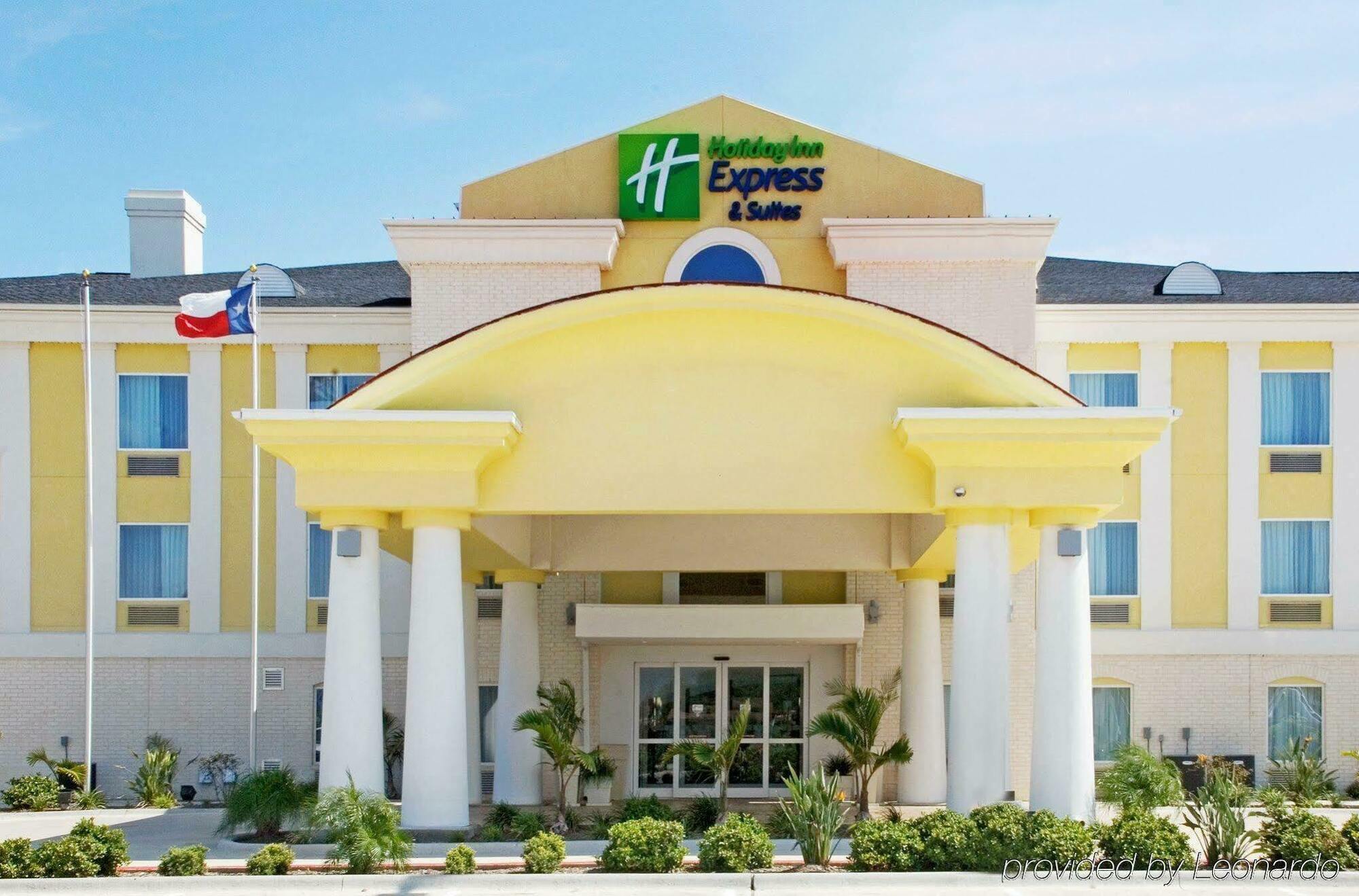Holiday Inn Express Hotel And Suites Falfurrias Ngoại thất bức ảnh